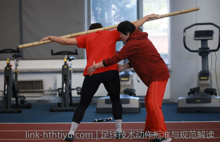 足球技术动作标准与规范解读